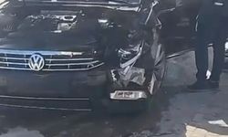 Manavgat'ta iki otomobil kavşakta çarpıştı