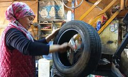 Oto lastik tamirine kadın eli değdi