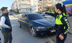 Park halindeki otomobile çarptı