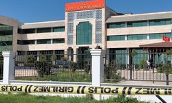 Kaymakamlık binasına ateş edip kendini odaya kilitledi