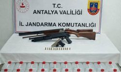 Döşemealtı'da iş yerine baskın