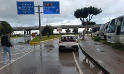 Otomobil ile motosiklet çarpıştı