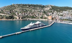 Lüks kruvaziyer Alanya'ya demir attı