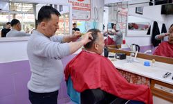 Korkuteli'de berberlerde Ramazan Bayramı kuyruğu