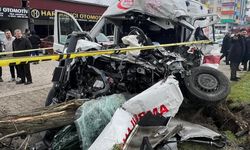 Ambulans kaza yaptı: 1 ölü, 3 yaralı