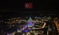 1000 dron ile Türk bayrağı oluşturuldu