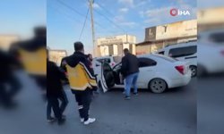 Kaza sonrası yol ortasında kavga