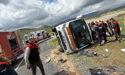 Yolcu otobüsü devrildi: 1 ölü, 13 yaralı
