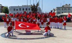 Manavgat kırmızı beyaza büründü