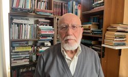 Kitap aşkı çocuklukta başladı, 11 bin kitaba ulaştı