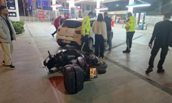 Otomobil ile motosiklet çarpıştı