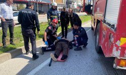 Tur minibüsü ile otomobil çarpıştı