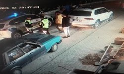 Elektrikli bisiklet sürücüsü metrelerce savruldu