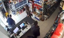 Antalya'da deprem anı kamerada