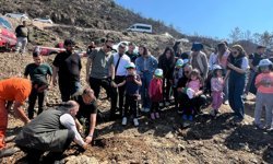 Minikler fidanları toprakla buluşturdu