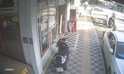 Antalya'da motosiklet hırsızı kameraya yakalandı