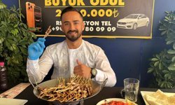 Yarışmada 80 dakikada 7 kilo aldı