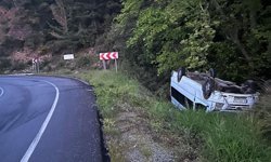 Gazipaşa'da minibüs yoldan çıktı