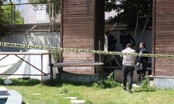 Reklam panosundan tanınmayacak halde ceset çıktı