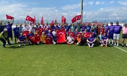 Futbol sahasında dostluklar rüzgarı esti