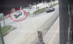 Kadın sürücü minibüsün altında kaldı