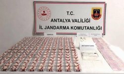 Konyaaltı'da araçtan uyuşturucu hap çıktı