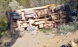Kamyon şarampole devrildi: 1 ölü
