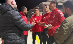 Futbolcular otobüsle döndü