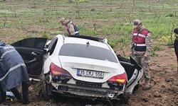 Otomobil ile kamyonet çarpıştı: 2 ölü, 3 ağır yaralı