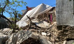 Antalya'da kerpiç ev çöktü