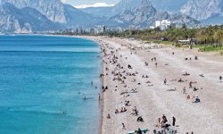 Konyaaltı Sahili'nde yoğunluk
