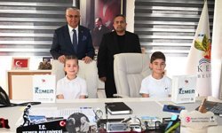 Kemer'de öğrenciler başkanlık koltuğuna oturdu