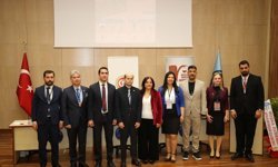 AÜ'de panel ve sergi