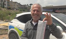 Ceza yedi, polisleri tebrik etti