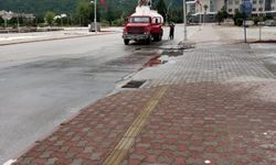 Kemer'de yollar yıkanıyor