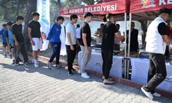 Kemer'de mangal partisi