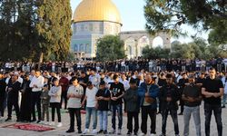Mescid-i Aksa'da 140 bin kişi namaz kıldı