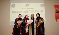 AÜ'de mezuniyet coşkusu
