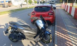 Motosiklet topa çarptı metrelerce sürüklendi