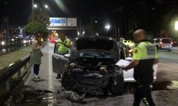 Kepez'de araç hurdaya döndü
