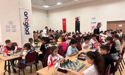 Satranç turnuvasına yoğun ilgi