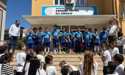 Kepez'de şampiyon Cengiz Topel İlkokulu