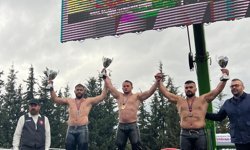 Kemerli güreşçiler kürsüye çıktı