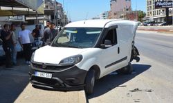 Serik'te kontrolden çıkan kamyonet korku saçtı