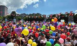 Almira için binlerce balon gökyüzüne bırakıldı
