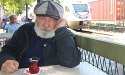 Evsiz kaldı trenler evi oldu