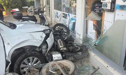 Serik'te sürücü iş yerine çarptı