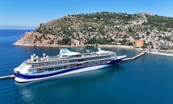 Lüks kruvaziyer Alanya'ya demir attı
