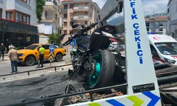 Motosiklet ile otomobil çarpıştı