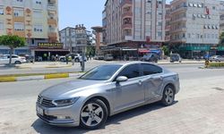 Motosiklet ile otomobil çarpıştı